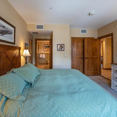 Two Bedroom Condo With Balcony Over Mountaineer Square - Just Steps From The Slopes! Condo Crested Butte Buitenkant foto